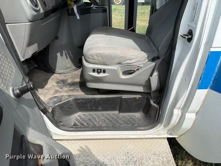 image for item EX4117 2013 Ford E450 Super Duty shuttle bus