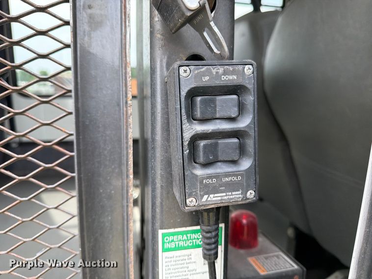 image for item EX4117 2013 Ford E450 Super Duty shuttle bus
