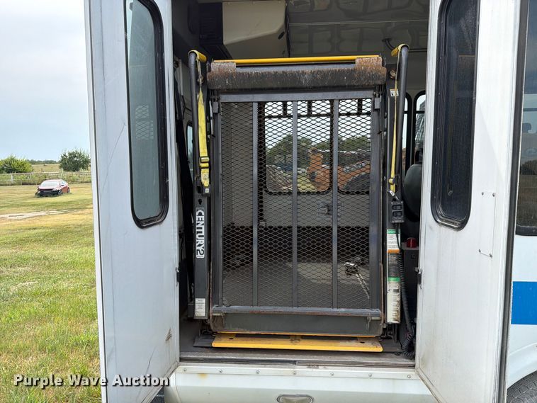 image for item EX4117 2013 Ford E450 Super Duty shuttle bus