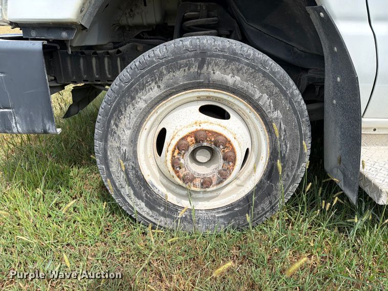 image for item EX4117 2013 Ford E450 Super Duty shuttle bus
