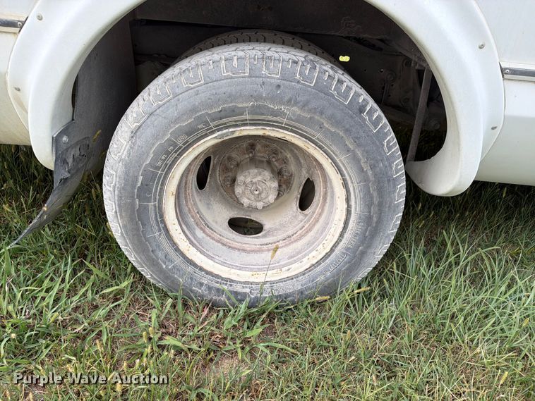image for item EX4117 2013 Ford E450 Super Duty shuttle bus