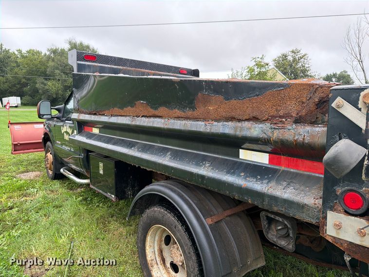 image for item EX4613 2004 Ford F550 dump truck