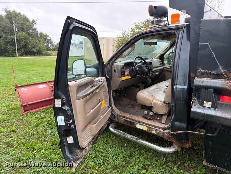 image for item EX4613 2004 Ford F550 dump truck