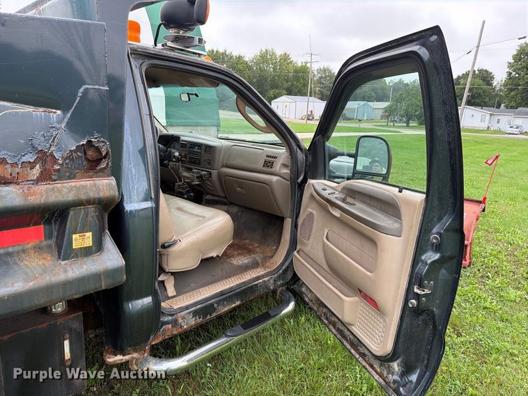 image for item EX4613 2004 Ford F550 dump truck