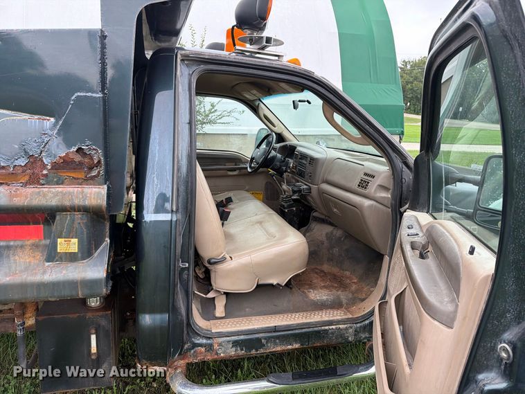 image for item EX4613 2004 Ford F550 dump truck