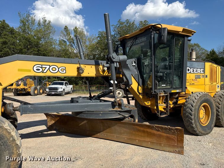 image for item FC4071 2009 John Deere 670G motor grader