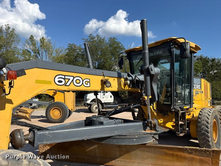image for item FC4071 2009 John Deere 670G motor grader