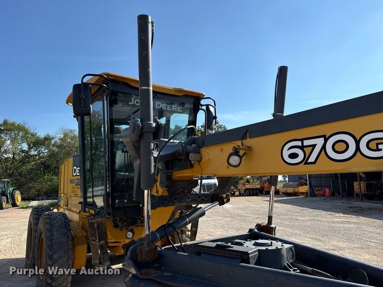 image for item FC4071 2009 John Deere 670G motor grader