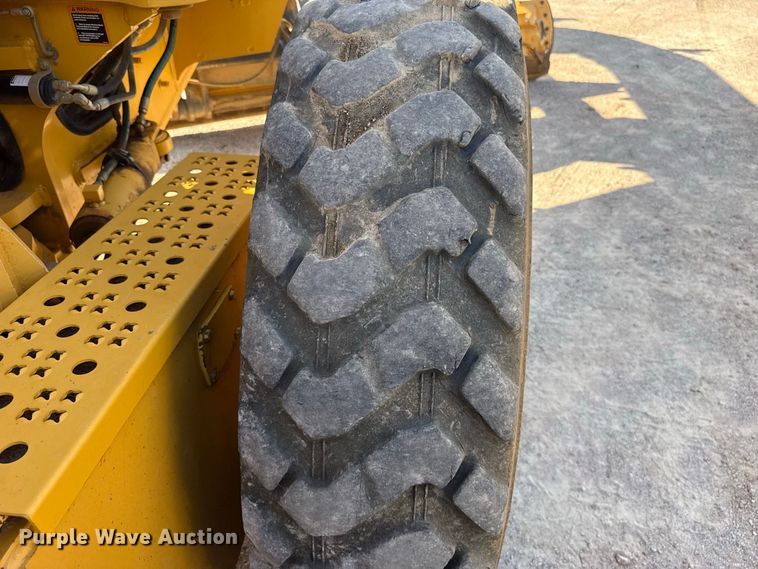 image for item FC4071 2009 John Deere 670G motor grader