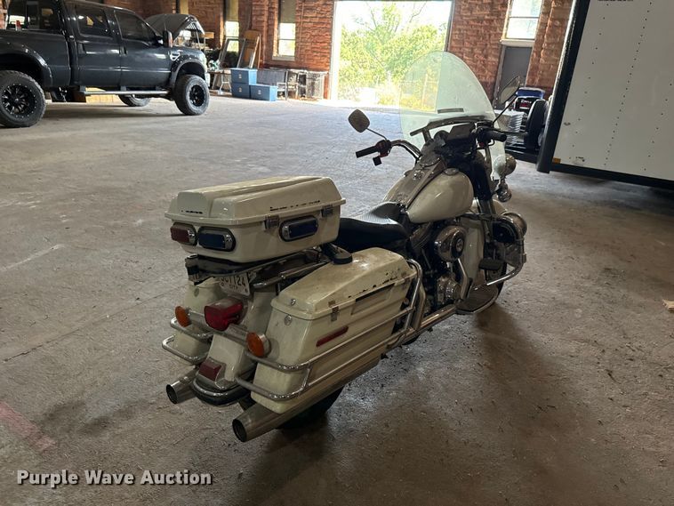 image for item FC4379 2002 Harley-Davidson Police Road King motorcycle