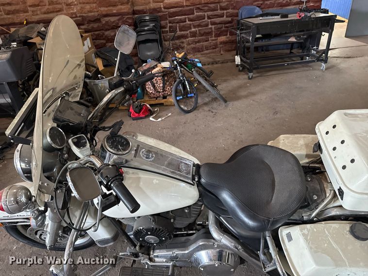 image for item FC4379 2002 Harley-Davidson Police Road King motorcycle