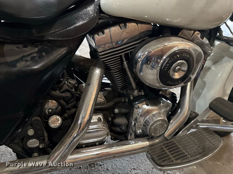 image for item FC4379 2002 Harley-Davidson Police Road King motorcycle