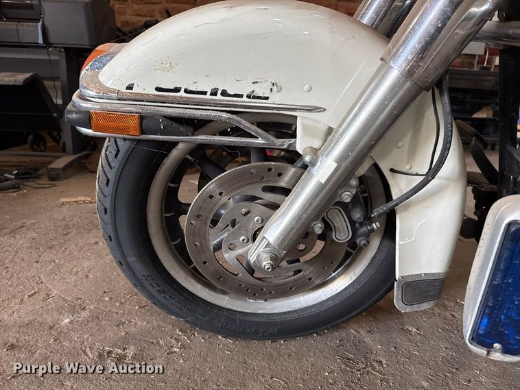 image for item FC4379 2002 Harley-Davidson Police Road King motorcycle