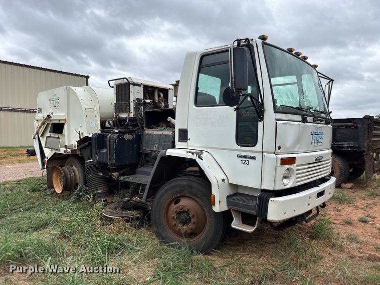 image for item FC4381 2007 Freightliner FC-80 street sweeper truck