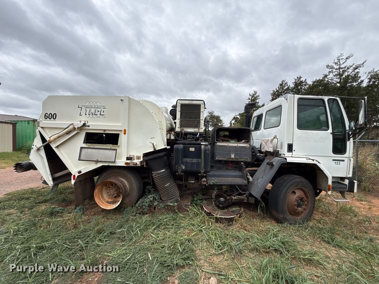 image for item FC4381 2007 Freightliner FC-80 street sweeper truck