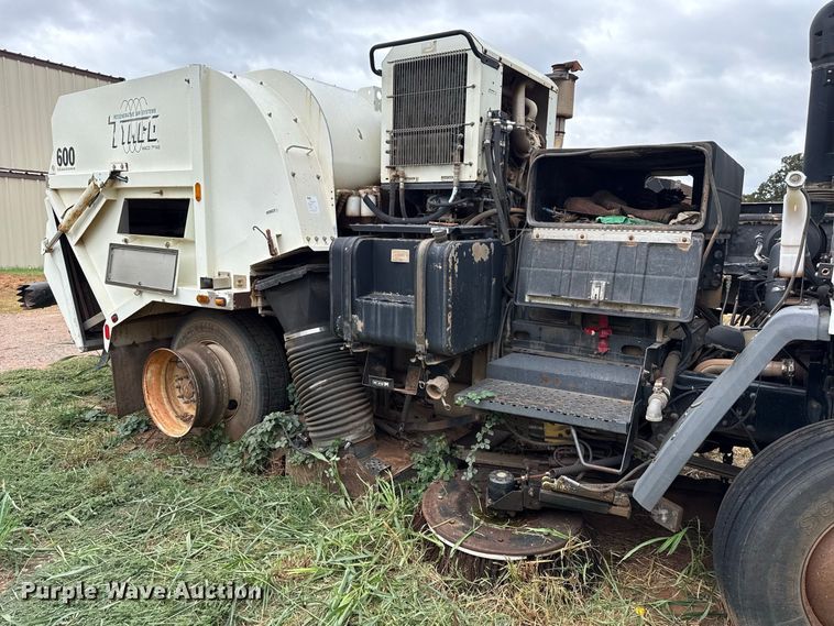 image for item FC4381 2007 Freightliner FC-80 street sweeper truck