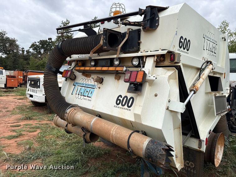 image for item FC4381 2007 Freightliner FC-80 street sweeper truck