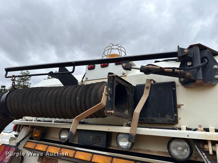 image for item FC4381 2007 Freightliner FC-80 street sweeper truck