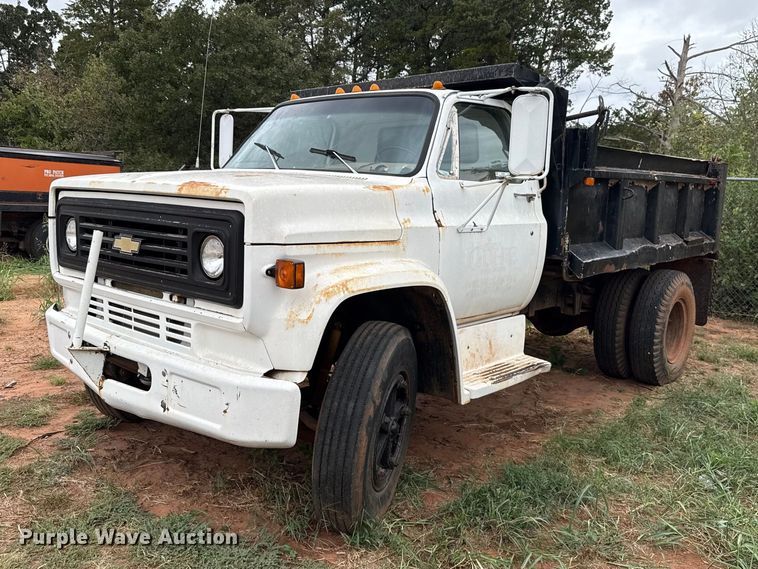1989 Chevrolet C7 dump truck