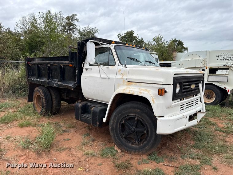 image for item FC4382 1989 Chevrolet C7 dump truck
