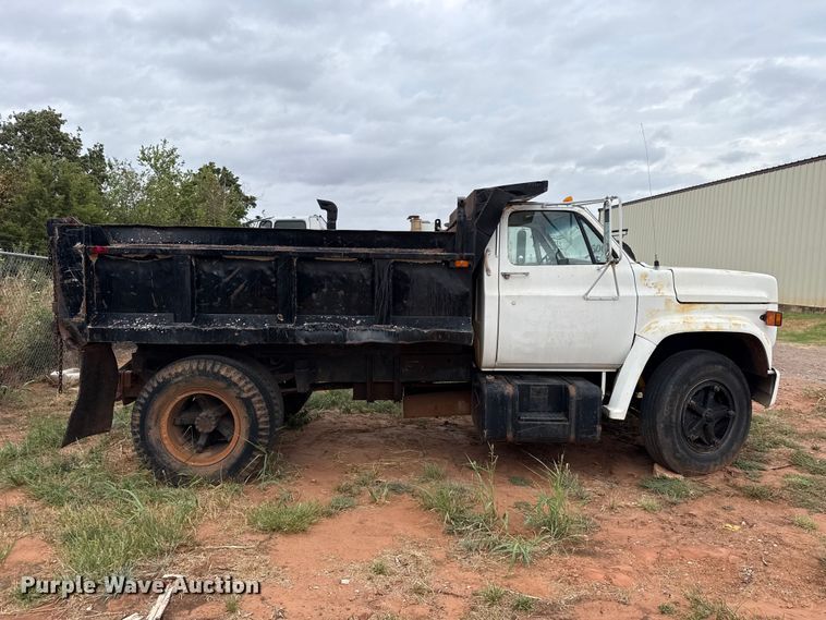 image for item FC4382 1989 Chevrolet C7 dump truck