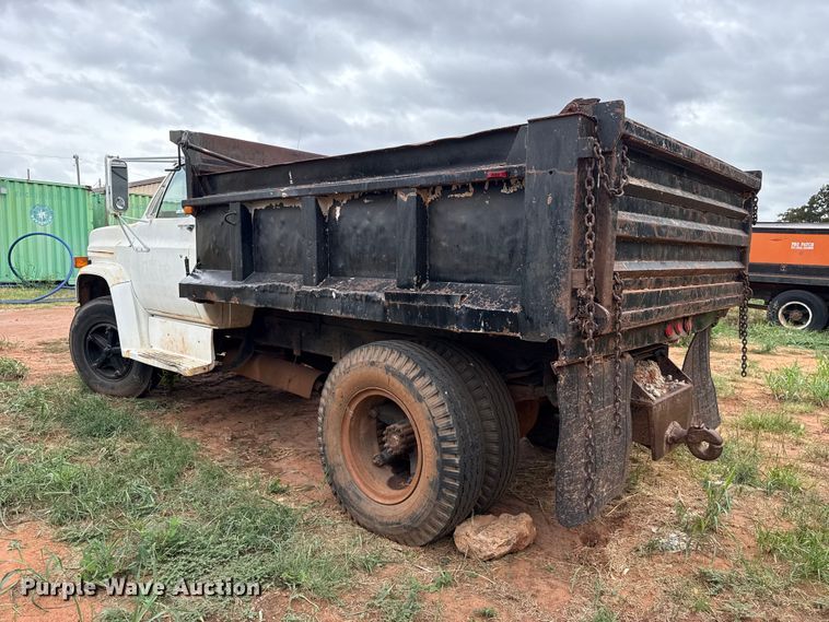 image for item FC4382 1989 Chevrolet C7 dump truck