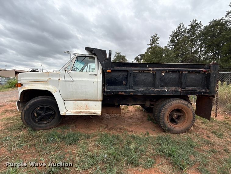 image for item FC4382 1989 Chevrolet C7 dump truck