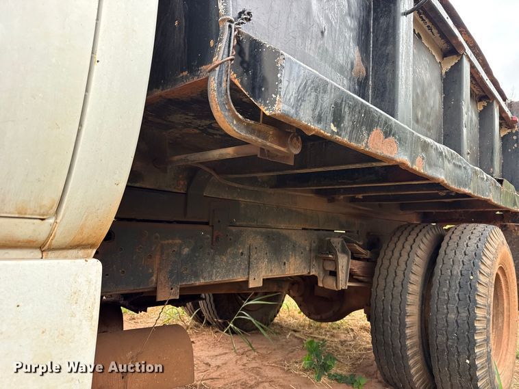 image for item FC4382 1989 Chevrolet C7 dump truck