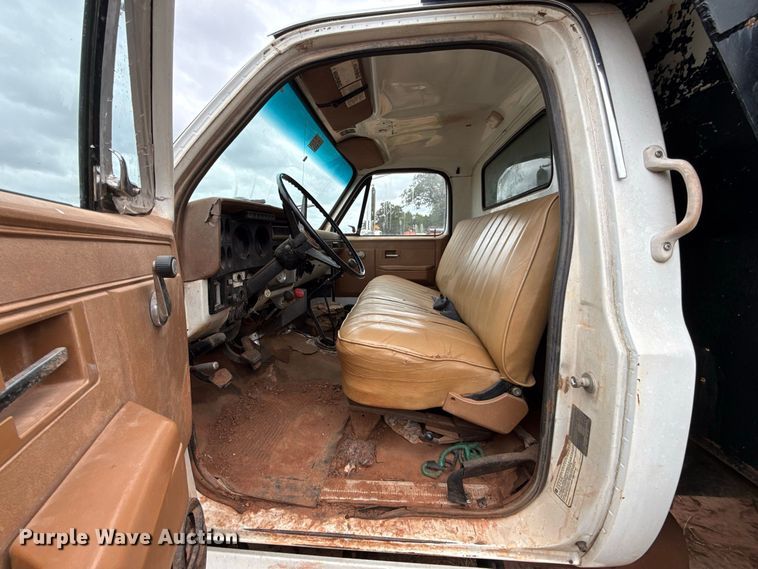 image for item FC4382 1989 Chevrolet C7 dump truck