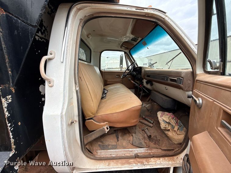 image for item FC4382 1989 Chevrolet C7 dump truck