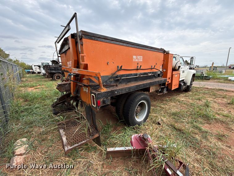 image for item FC4383 1987 Ford F800 pothole patcher truck