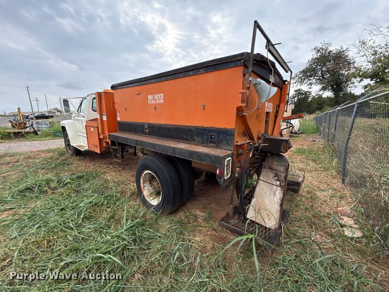 image for item FC4383 1987 Ford F800 pothole patcher truck