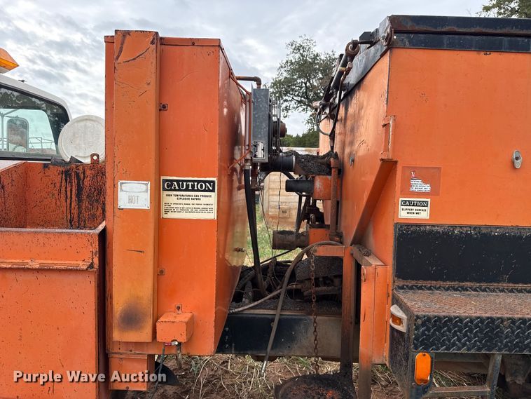 image for item FC4383 1987 Ford F800 pothole patcher truck