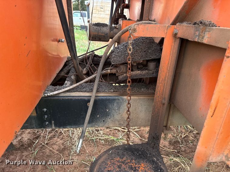 image for item FC4383 1987 Ford F800 pothole patcher truck