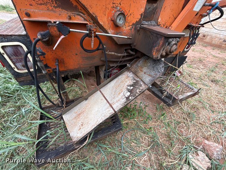 image for item FC4383 1987 Ford F800 pothole patcher truck