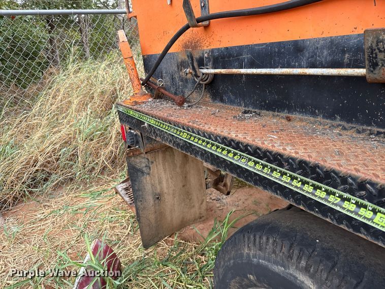 image for item FC4383 1987 Ford F800 pothole patcher truck