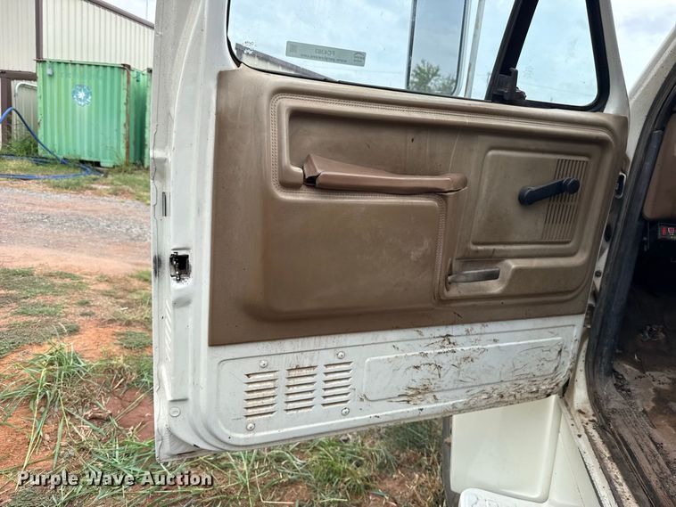 image for item FC4383 1987 Ford F800 pothole patcher truck