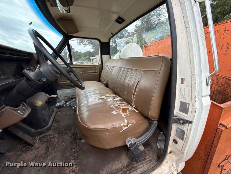 image for item FC4383 1987 Ford F800 pothole patcher truck
