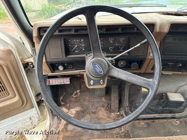 image for item FC4383 1987 Ford F800 pothole patcher truck