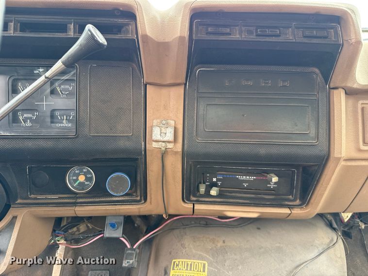 image for item FC4383 1987 Ford F800 pothole patcher truck