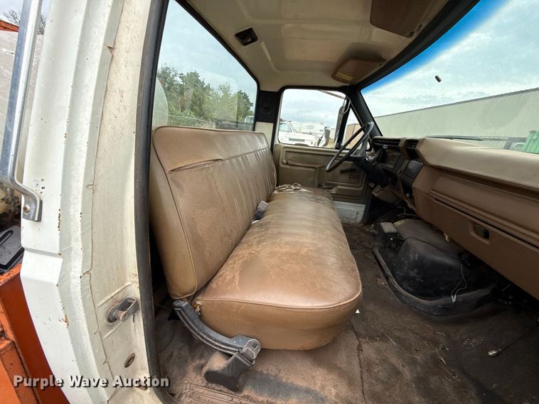 image for item FC4383 1987 Ford F800 pothole patcher truck