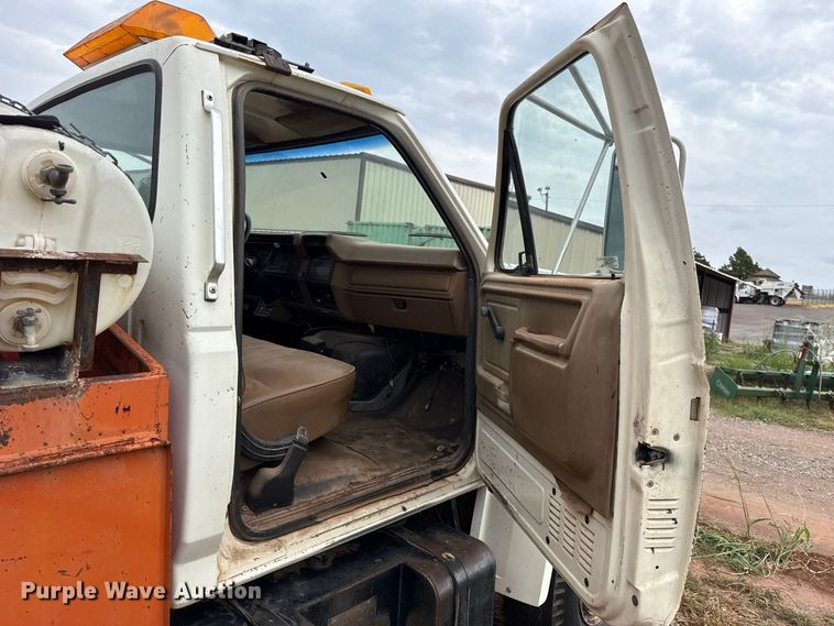 image for item FC4383 1987 Ford F800 pothole patcher truck