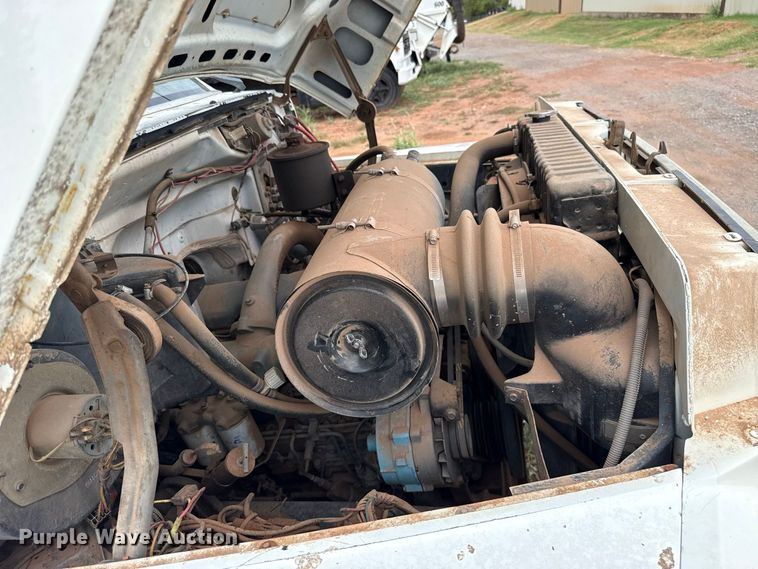 image for item FC4383 1987 Ford F800 pothole patcher truck