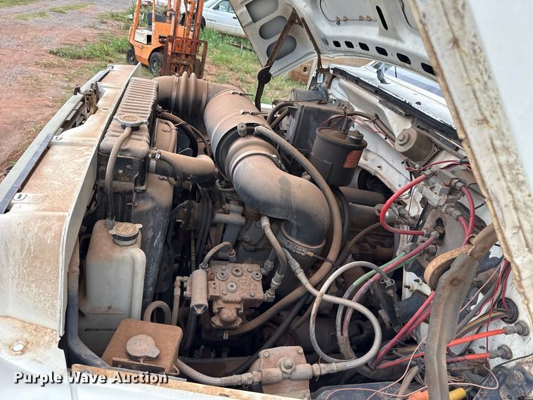 image for item FC4383 1987 Ford F800 pothole patcher truck