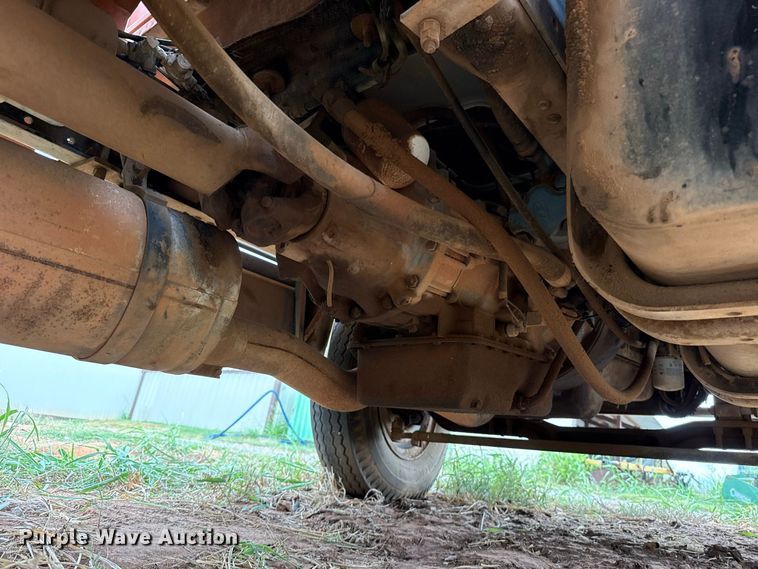 image for item FC4383 1987 Ford F800 pothole patcher truck