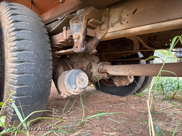 image for item FC4383 1987 Ford F800 pothole patcher truck