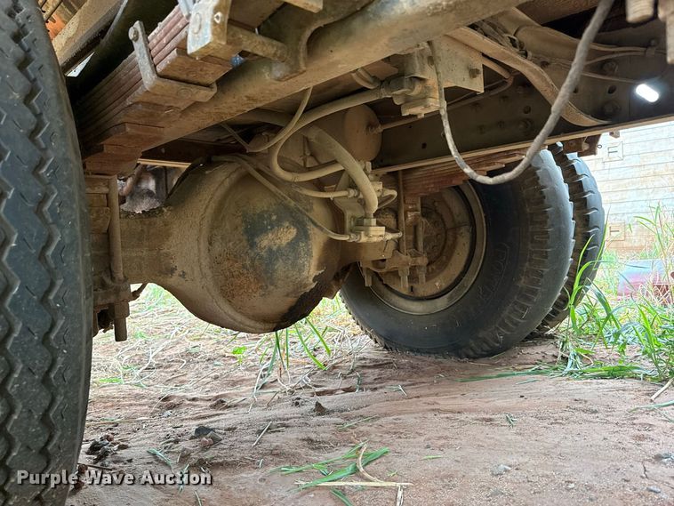 image for item FC4383 1987 Ford F800 pothole patcher truck