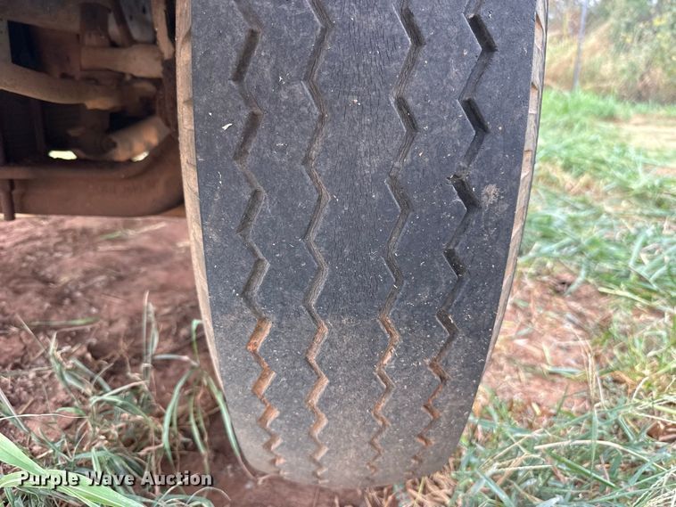image for item FC4383 1987 Ford F800 pothole patcher truck