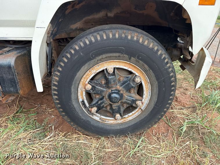 image for item FC4383 1987 Ford F800 pothole patcher truck