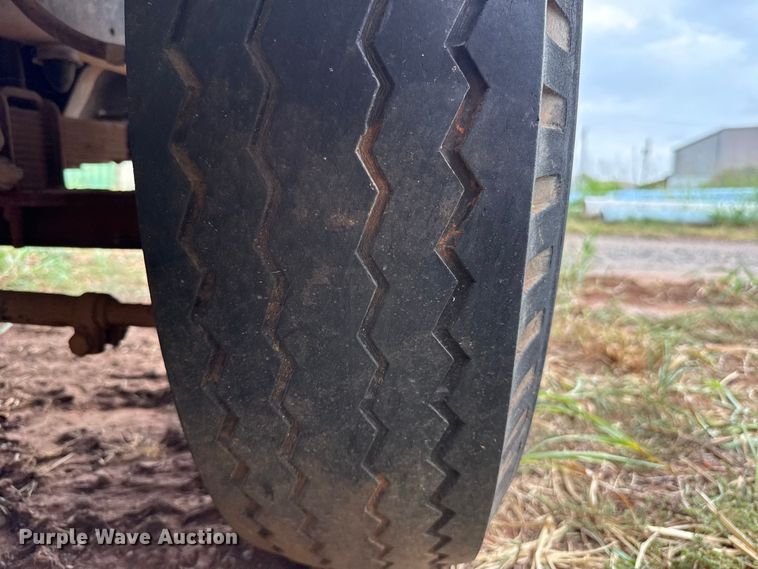 image for item FC4383 1987 Ford F800 pothole patcher truck